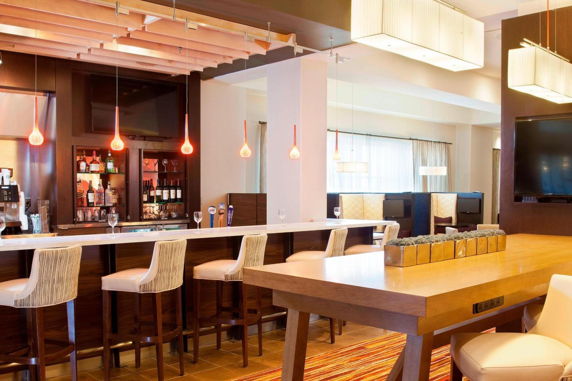 Hotel Courtyard By Marriott Pueblo Esterno foto