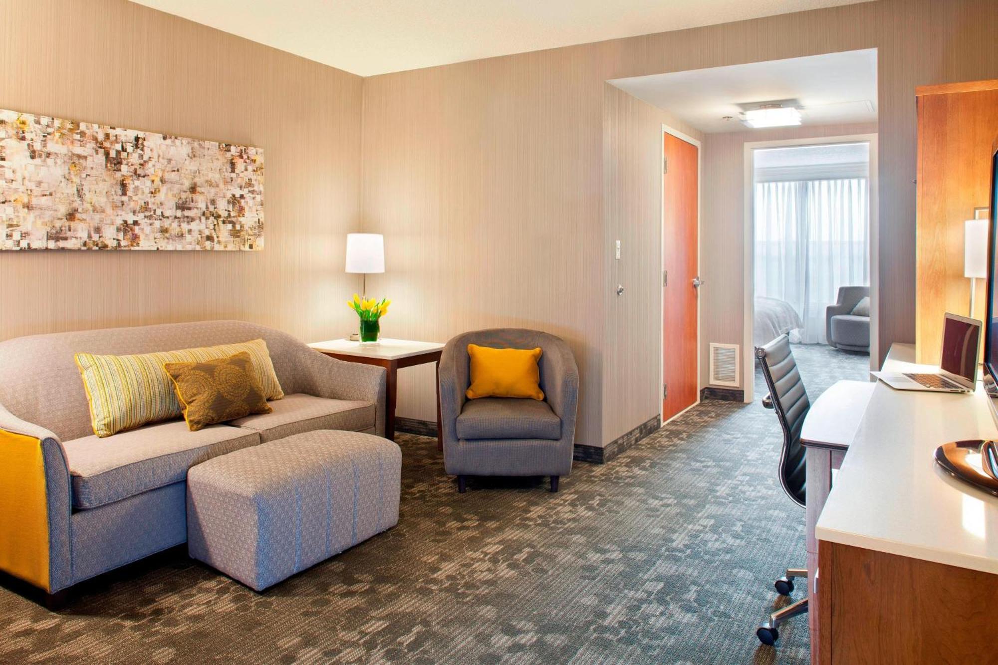 Hotel Courtyard By Marriott Pueblo Esterno foto