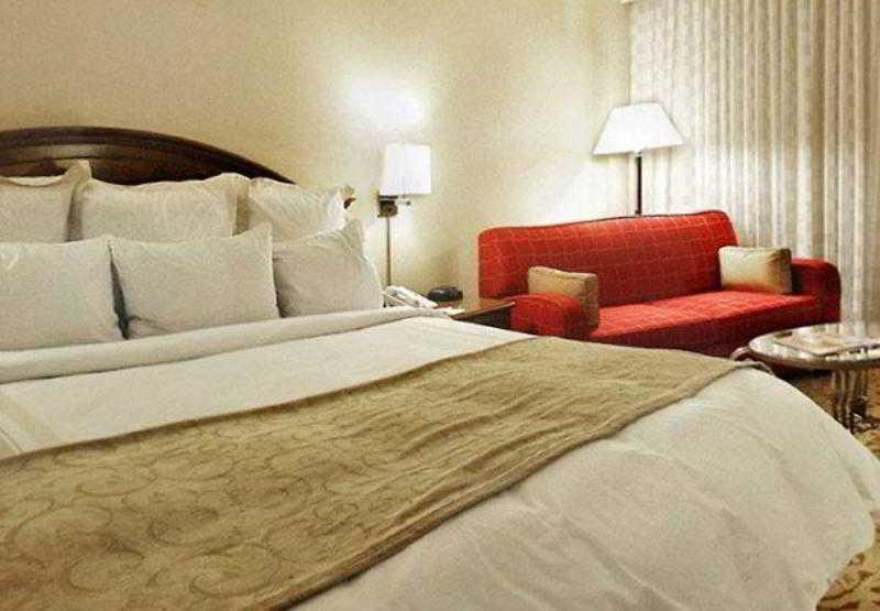 Hotel Courtyard By Marriott Pueblo Esterno foto